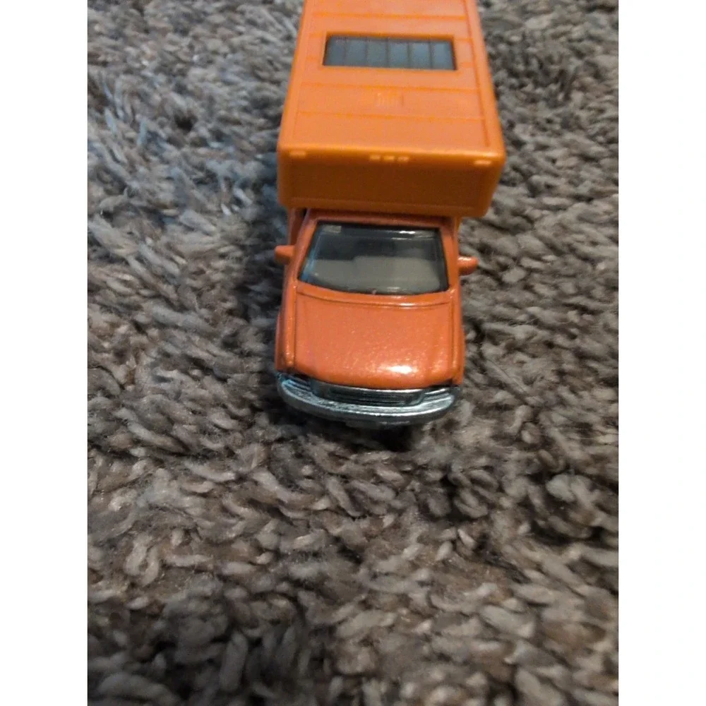 Matchbox 2008 MBX Moving Truck Die Cast Orange 1:64 Scale Commercial Vehicle